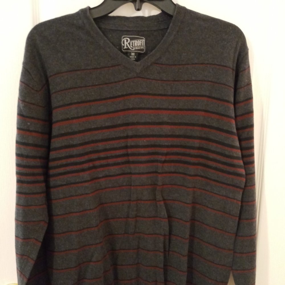 Retrofit brand Men's M V-neck sweater